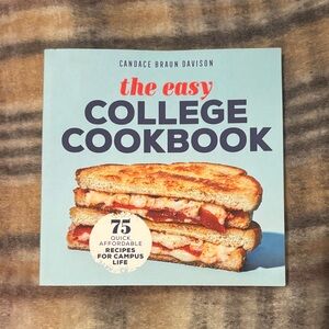 The Easy College Cookbook by Candace Braun Davison - Light Blue Cover